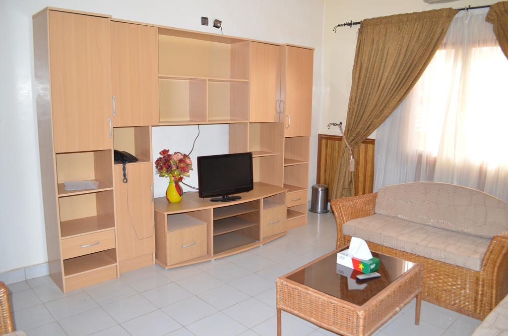 Ouaga Beach Hotel ワガドゥグー エクステリア 写真